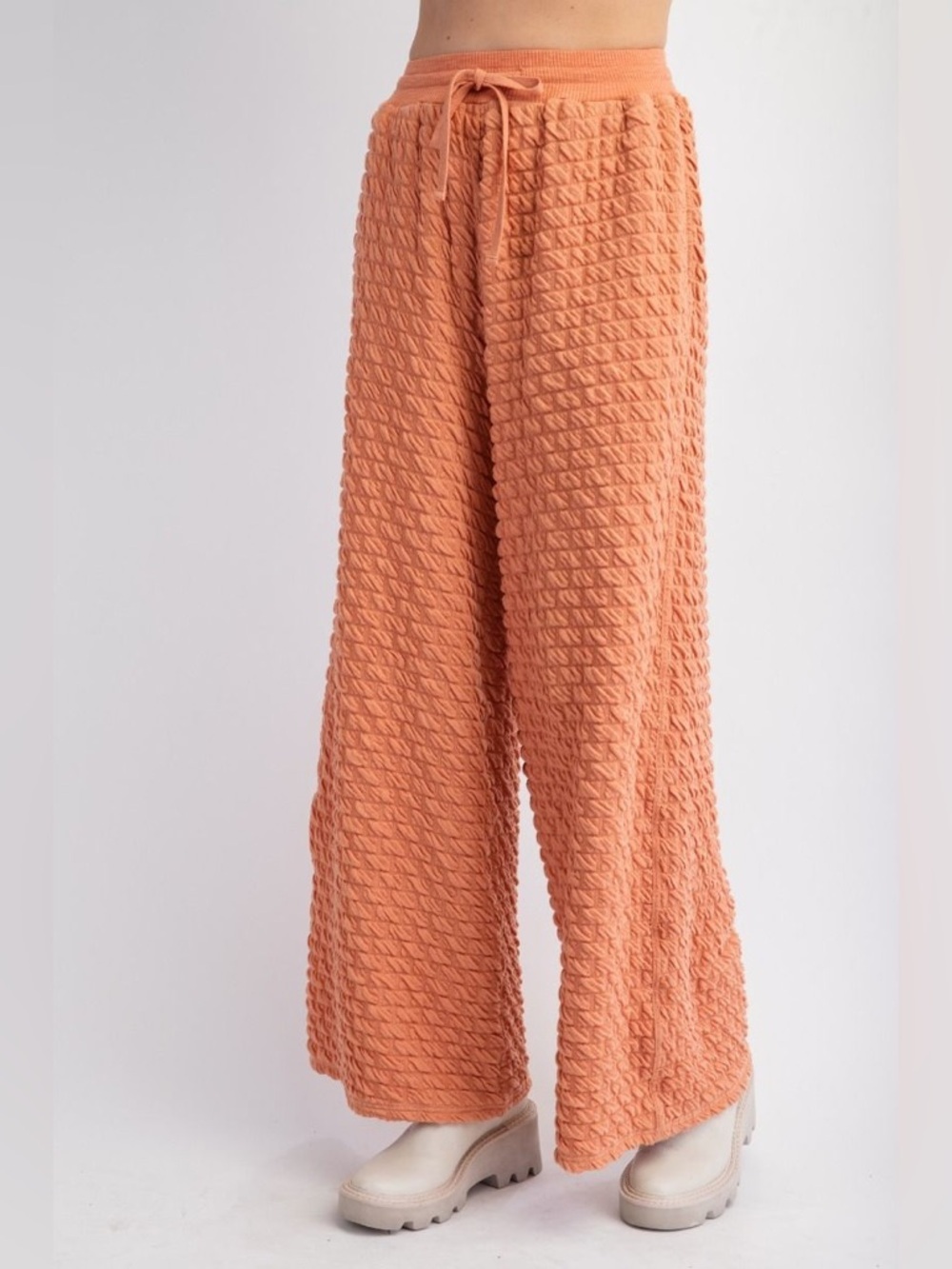 Easel Cloud Nine Pillow Puff Textured Hacci Lounge Pants in Apricot small